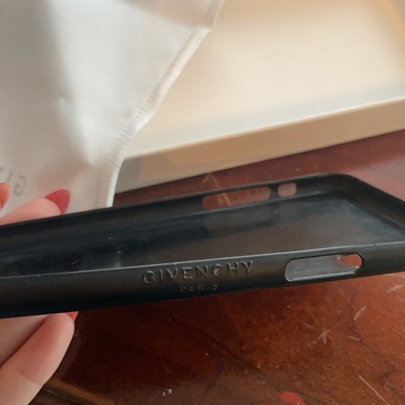 Givenchy iPhone X Case!!! 100% authentic - Picture 6 of 11